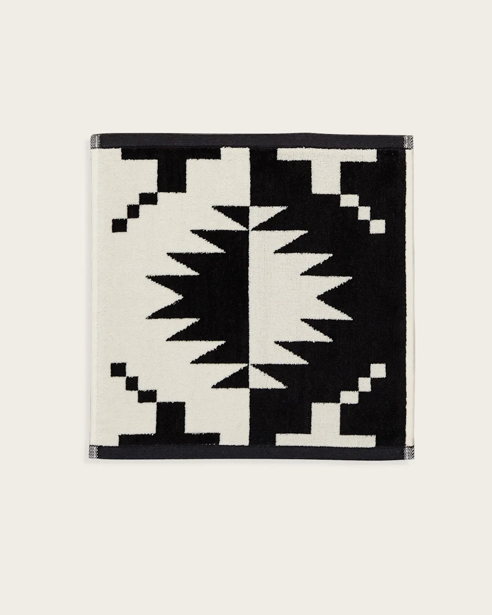 Pendleton Spider Rock hand towel and washcloth in black and white