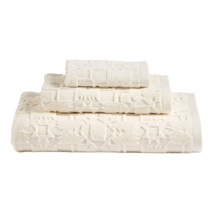Pendleton Sculpted 3-Piece Towel Set in Ivory, view 1